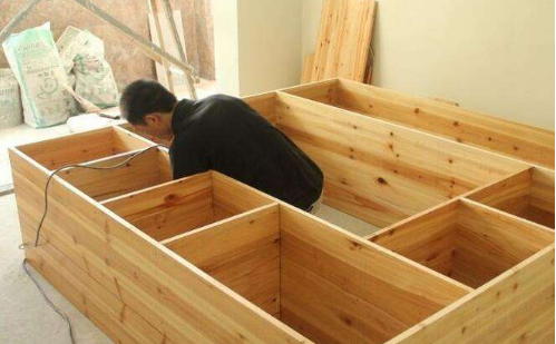 全屋定制比木工贵多少，木工和全屋定制对比